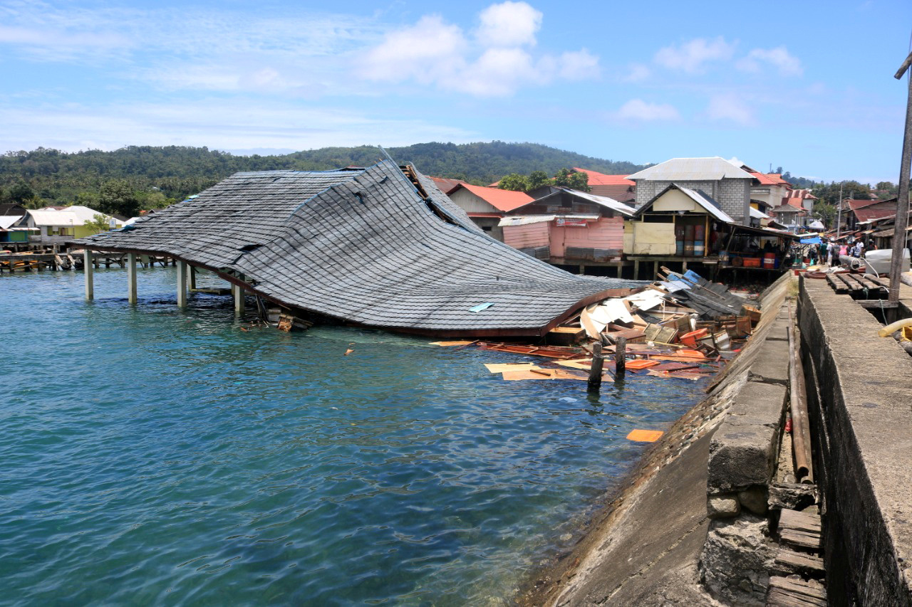 2019-09-26T000000Z_407334590_RC1721E73FC0_RTRMADP_3_INDONESIA-QUAKE