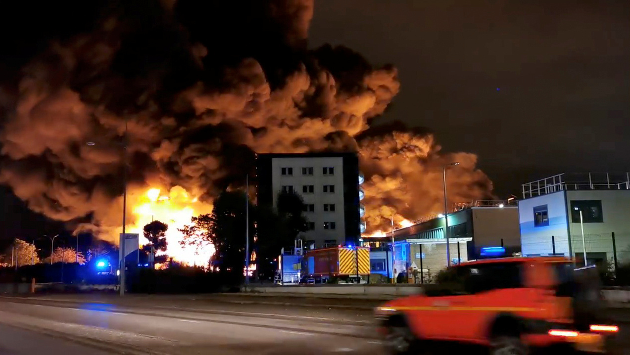 2019-09-26T060041Z_145571559_RC181A9D1CD0_RTRMADP_3_FRANCE-FIRE