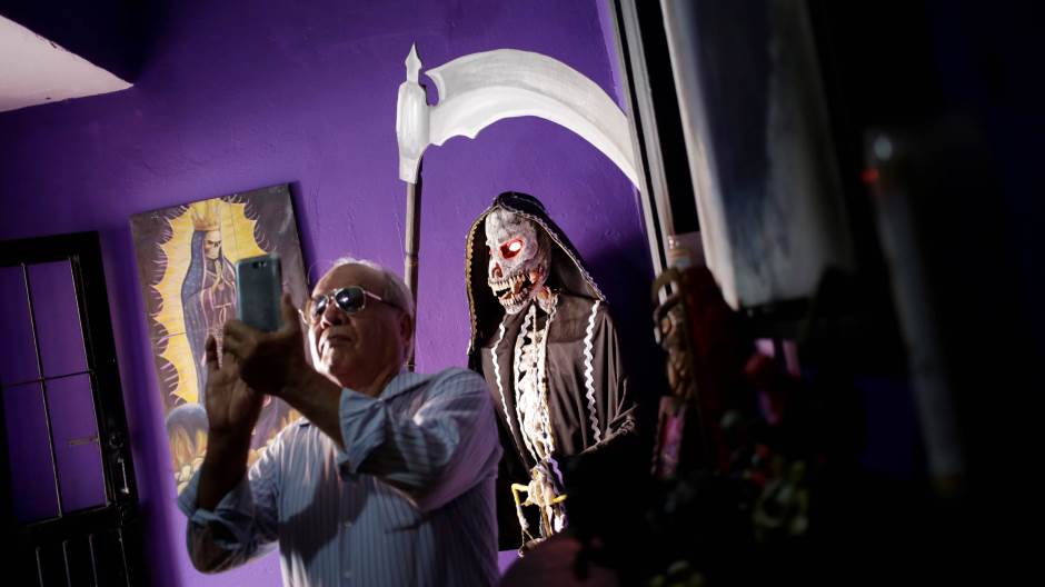 2019-09-30T223213Z_1181672292_RC1F2CA35010_RTRMADP_3_MEXICO-PRISON