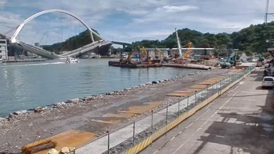 2019-10-01T132139Z_1916385842_RC1EB51A40B0_RTRMADP_3_TAIWAN-BRIDGE (1)