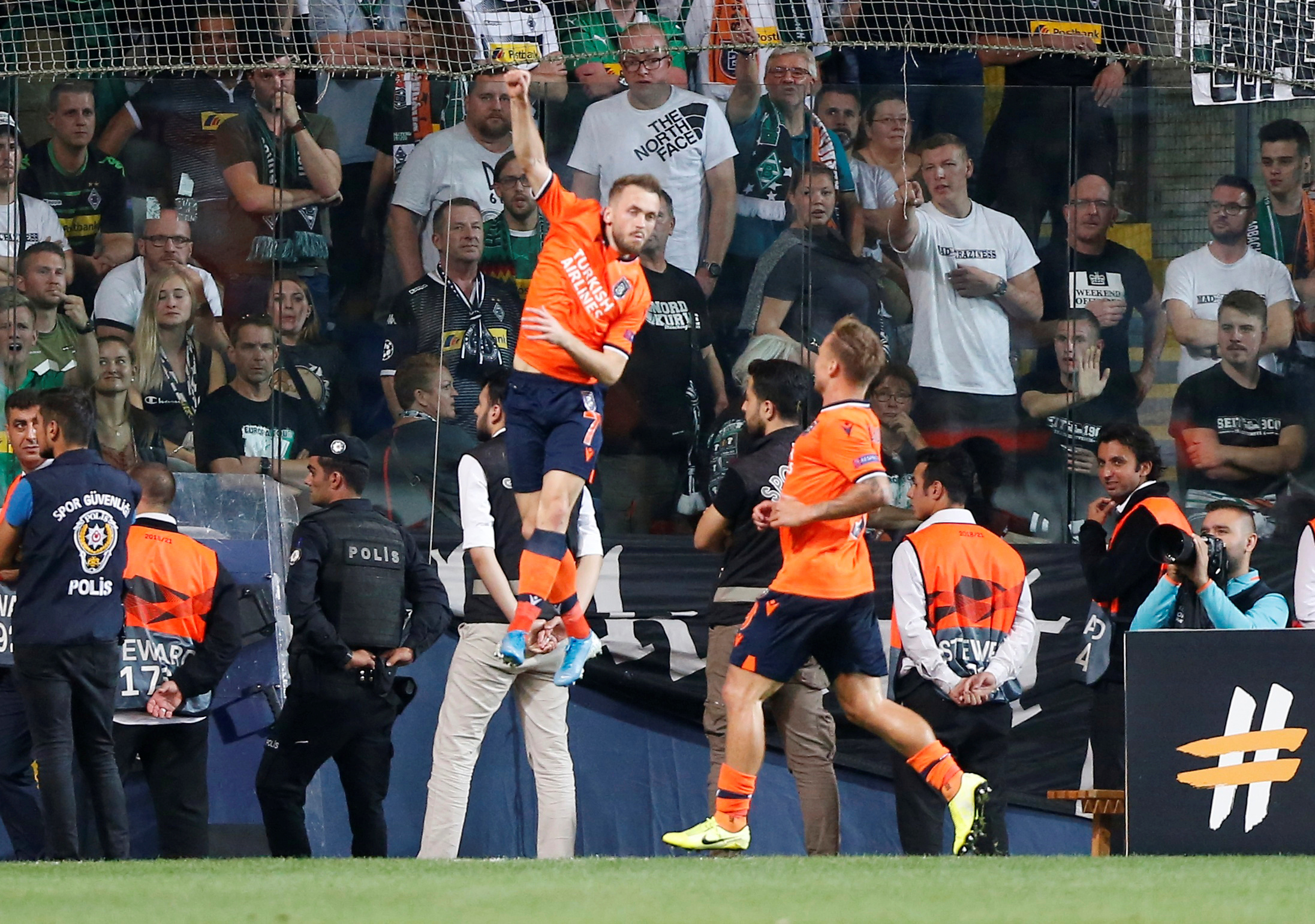 2019-10-03T181643Z_1540438526_RC173DFAB490_RTRMADP_3_SOCCER-EUROPA-IBA-BMG-REPORT