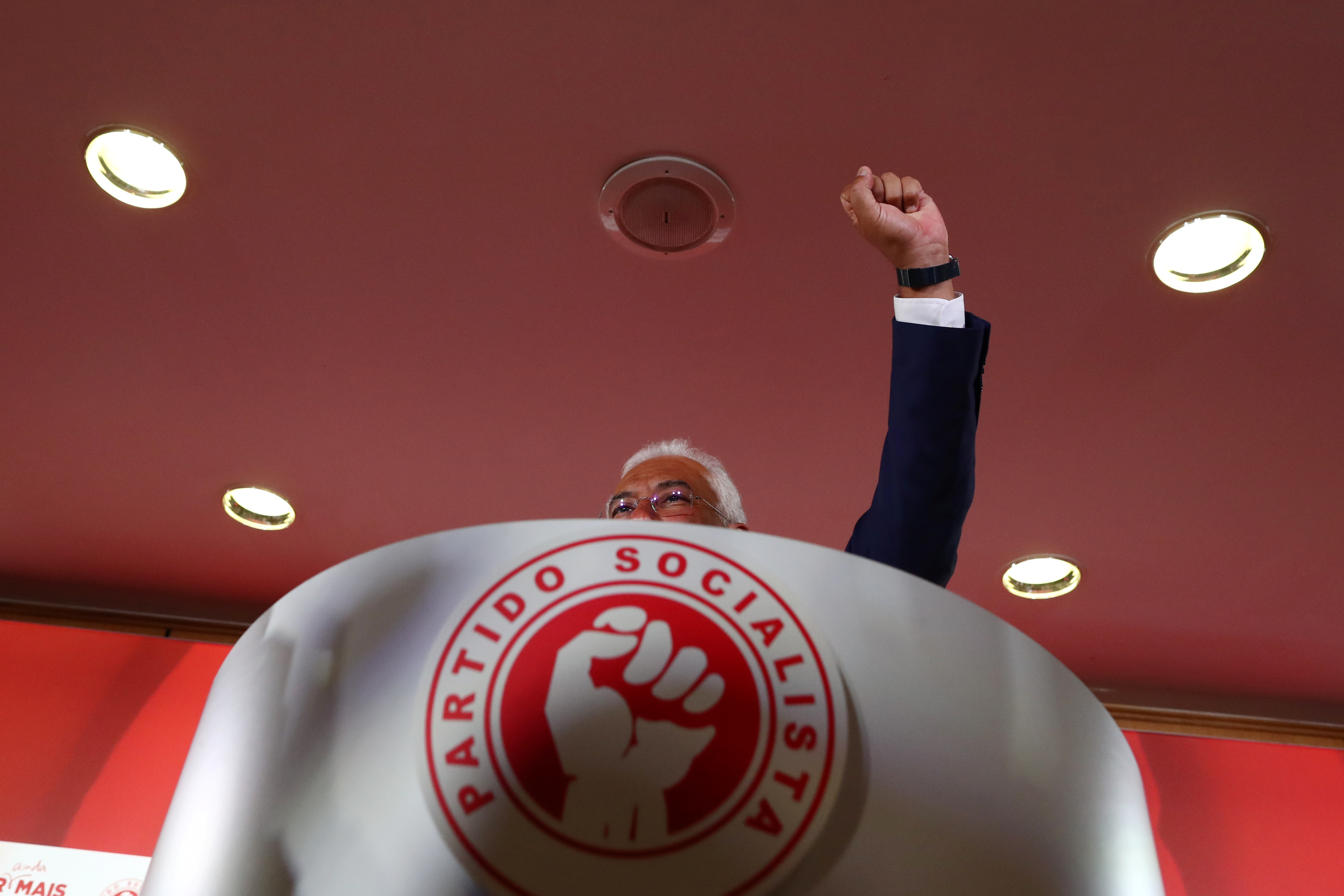 2019-10-07T001015Z_2075074684_RC16D7A42990_RTRMADP_3_PORTUGAL-ELECTION