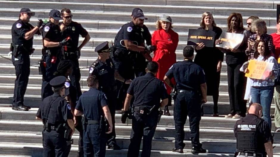 2019-10-11T181531Z_1468798302_RC170F63E8C0_RTRMADP_3_CLIMATE-CHANGE-JANE-FONDA