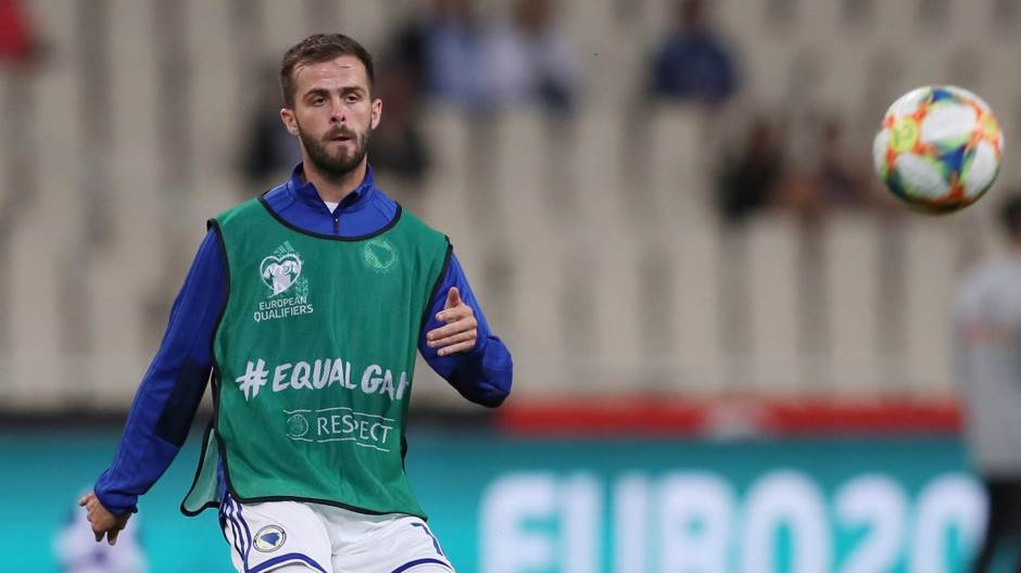 2019-10-15T184442Z_727423740_RC1C8BDC54E0_RTRMADP_3_SOCCER-EURO-GRC-BIH-REPORT