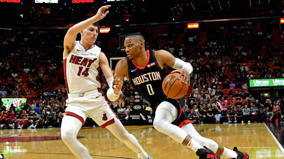 2019-10-19T005637Z_359360052_NOCID_RTRMADP_3_NBA-PRESEASON-HOUSTON-ROCKETS-AT-MIAMI-HEAT