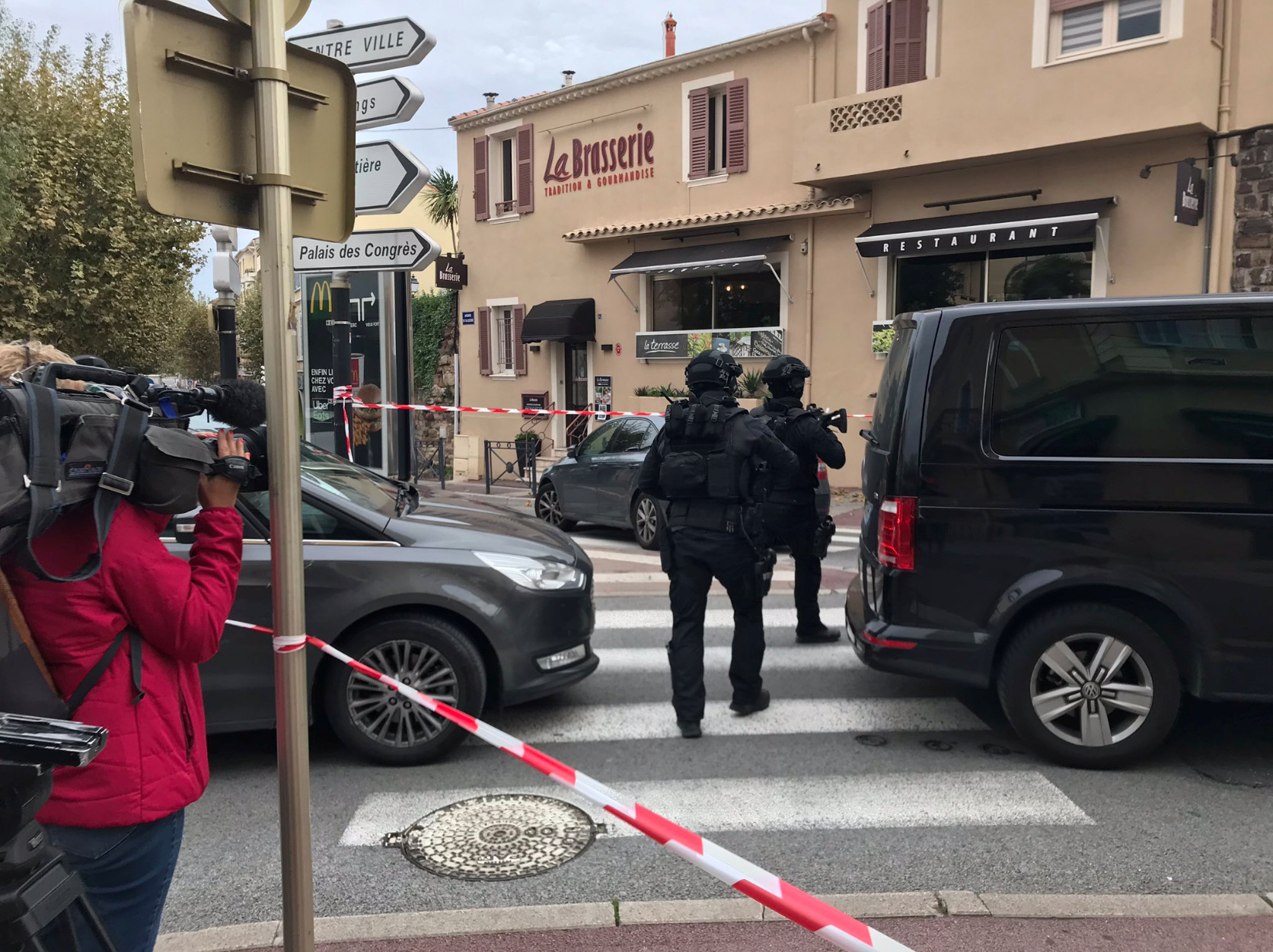 2019-10-23T104303Z_2029381063_RC1AD6898270_RTRMADP_3_FRANCE-SECURITY