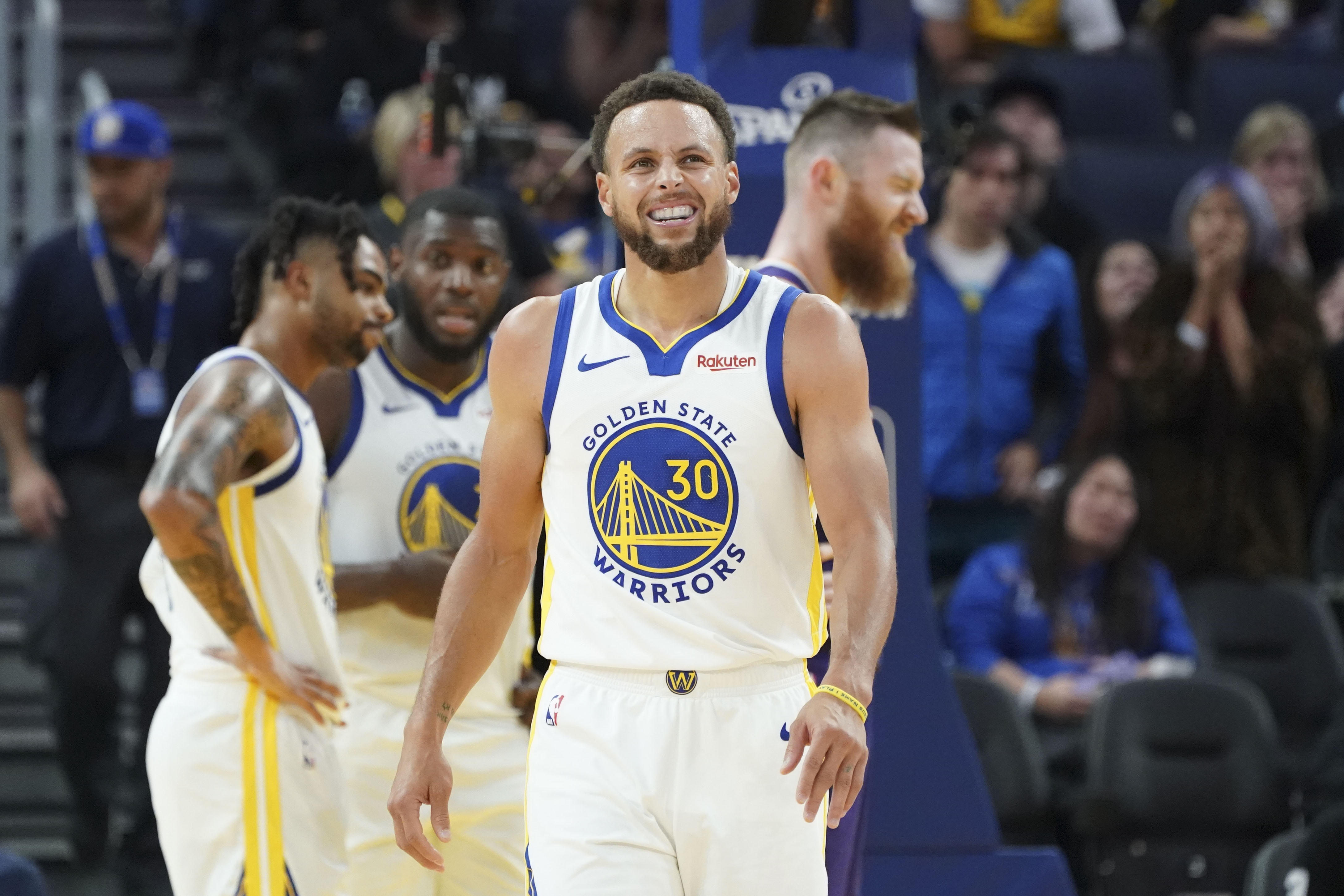 2019-10-31T051131Z_310765224_NOCID_RTRMADP_3_NBA-PHOENIX-SUNS-AT-GOLDEN-STATE-WARRIORS