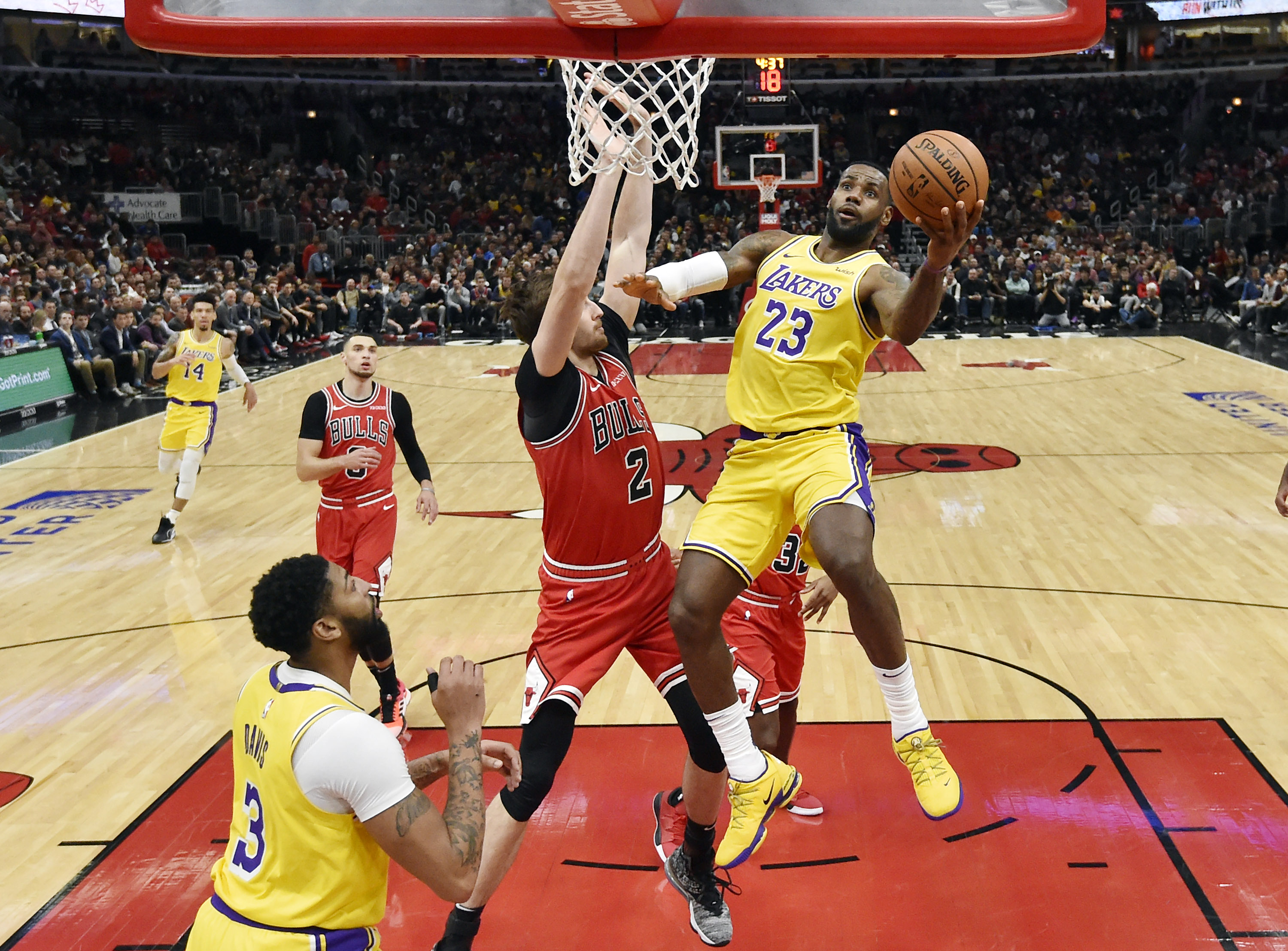 2019-11-06T024039Z_2017561706_NOCID_RTRMADP_3_NBA-LOS-ANGELES-LAKERS-AT-CHICAGO-BULLS