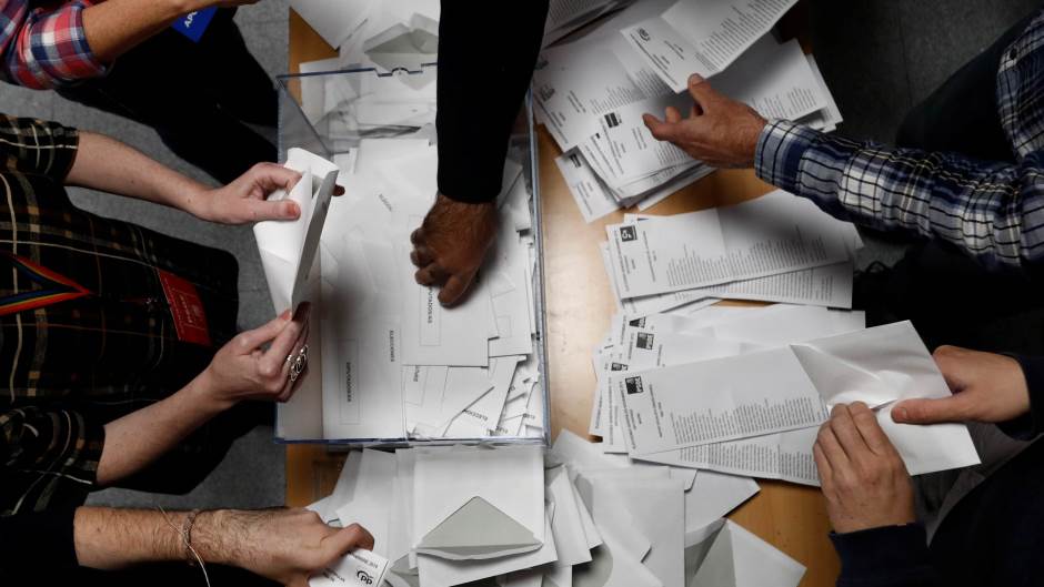 2019-11-10T194924Z_481801958_RC2J8D9FDJFA_RTRMADP_3_SPAIN-ELECTION-POLLS-CLOSE