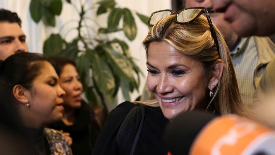 2019-11-11T202142Z_2009304858_RC289D9LILS0_RTRMADP_3_BOLIVIA-ELECTION