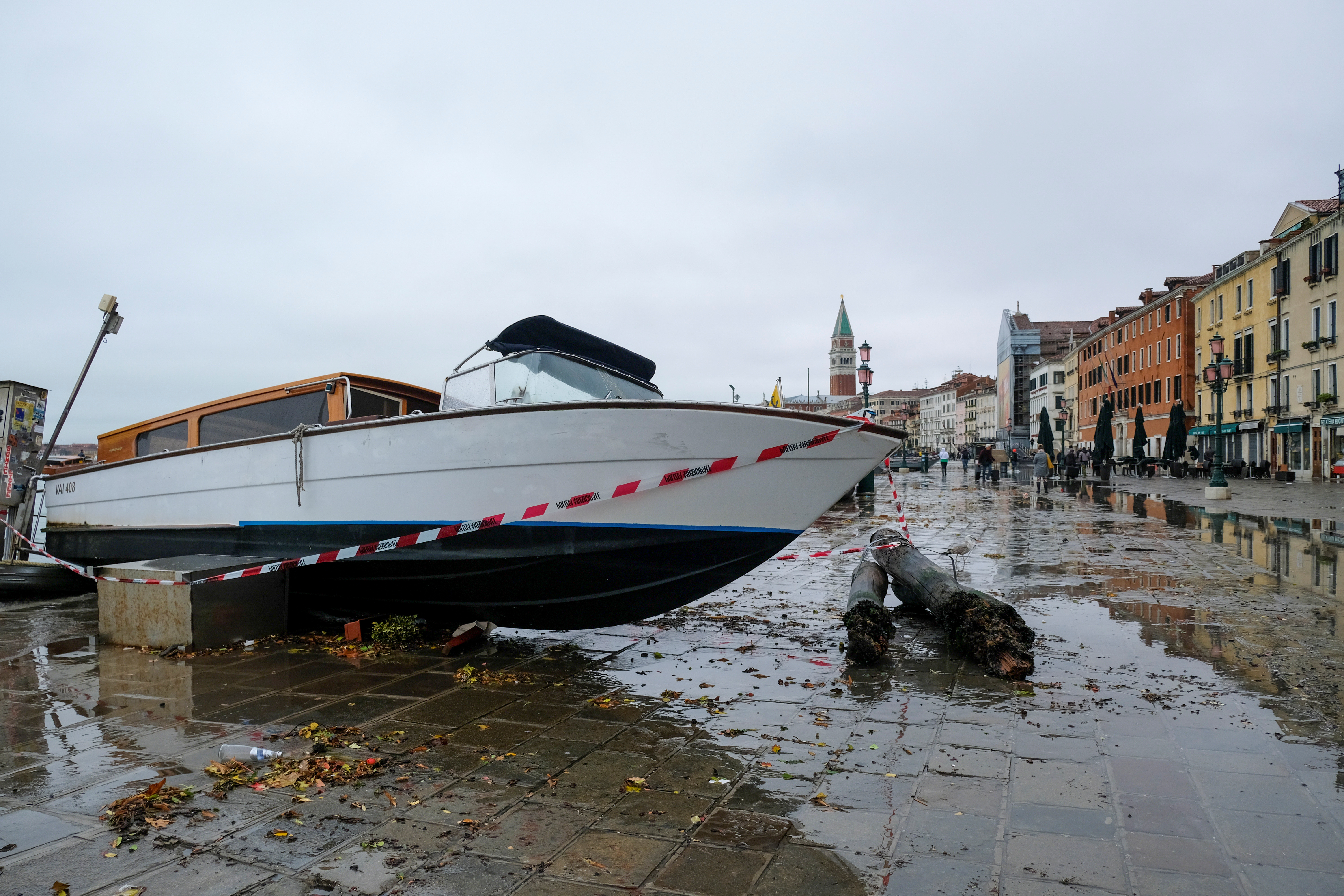 2019-11-13T090742Z_1884073958_RC29AD9THCQV_RTRMADP_3_ITALY-WEATHER