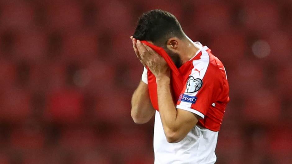 2019-11-17T155824Z_1445615429_RC23DD98SX76_RTRMADP_3_SOCCER-EURO-SRB-UKR-REPORT