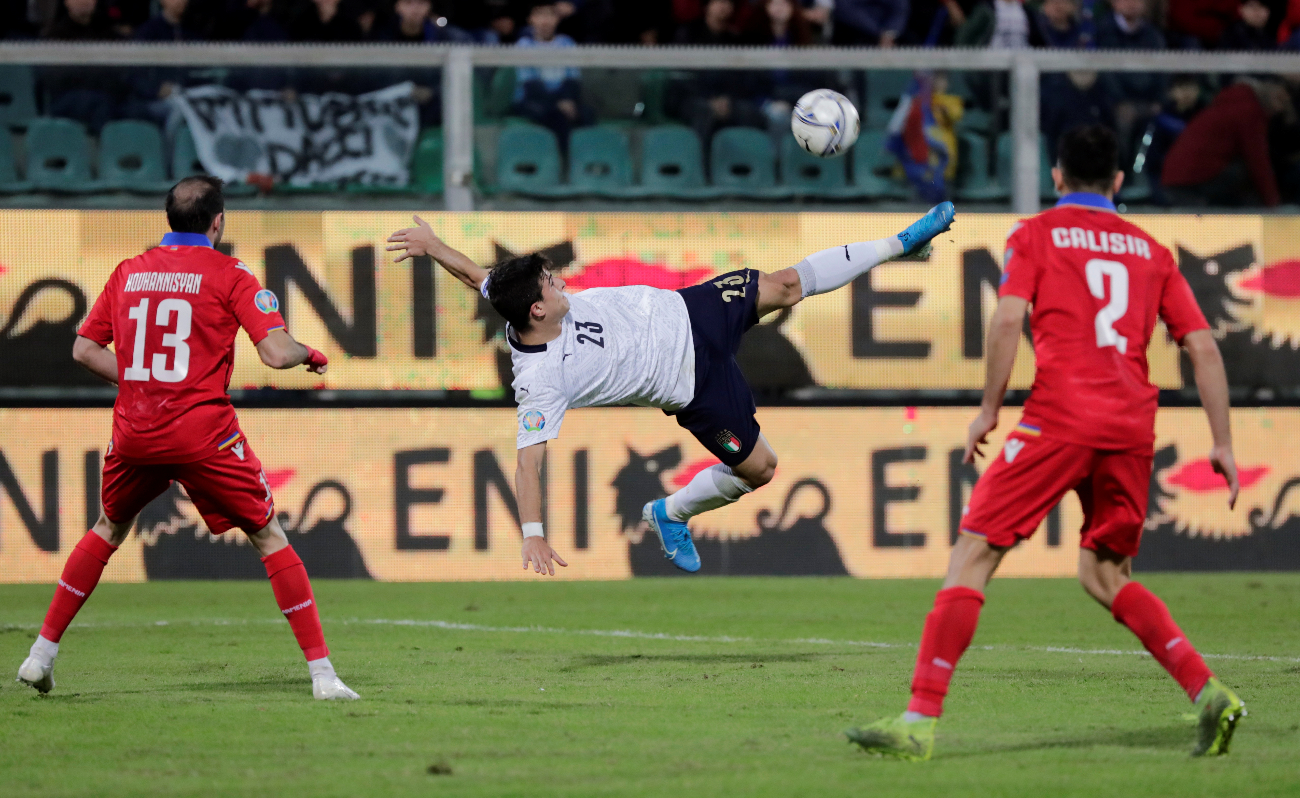 2019-11-18T214005Z_56318288_RC2XDD9OKH6S_RTRMADP_3_SOCCER-EURO-ITA-ARM-REPORT