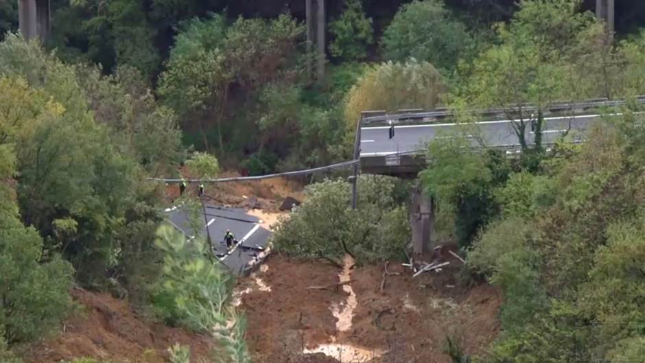 2019-11-24T174839Z_1713568746_RC2THD9UYI6Y_RTRMADP_3_ITALY-HIGHWAY-COLLAPSE