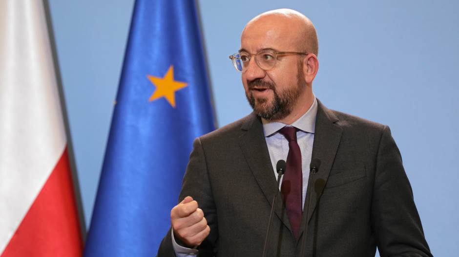 2019-11-26T182653Z_708753647_RC26JD9Q4O5O_RTRMADP_3_EU-POLAND