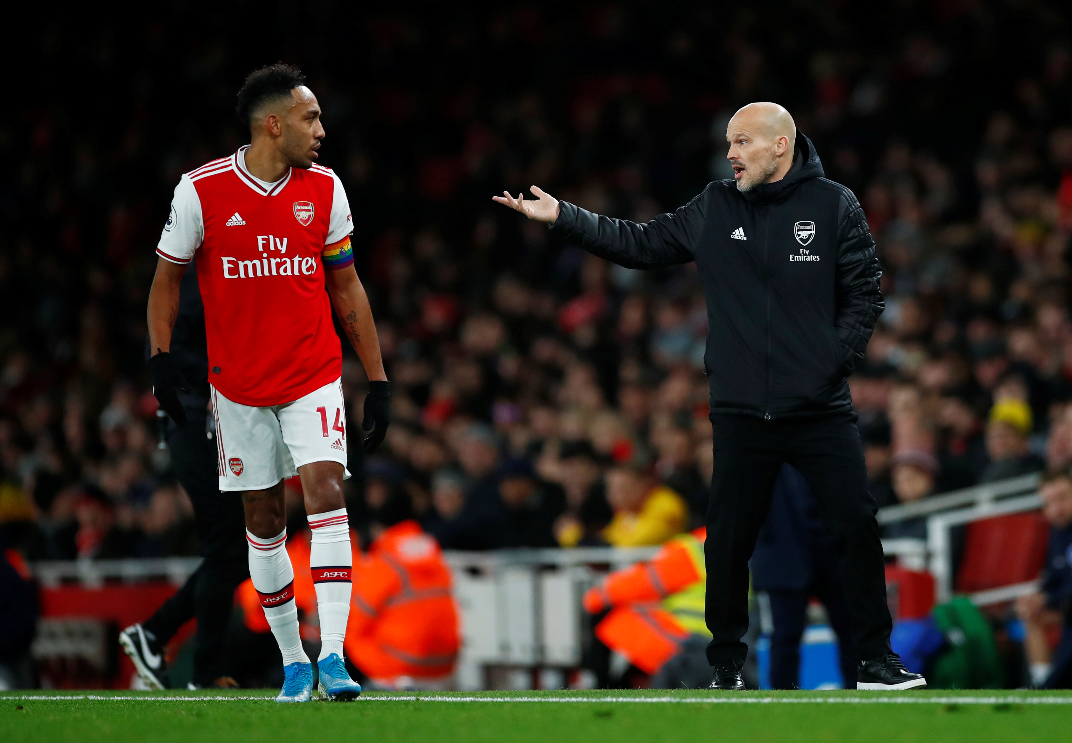 2019-12-05T205259Z_1975266058_RC28PD9R7QT9_RTRMADP_3_SOCCER-ENGLAND-ARS-BRH-REPORT