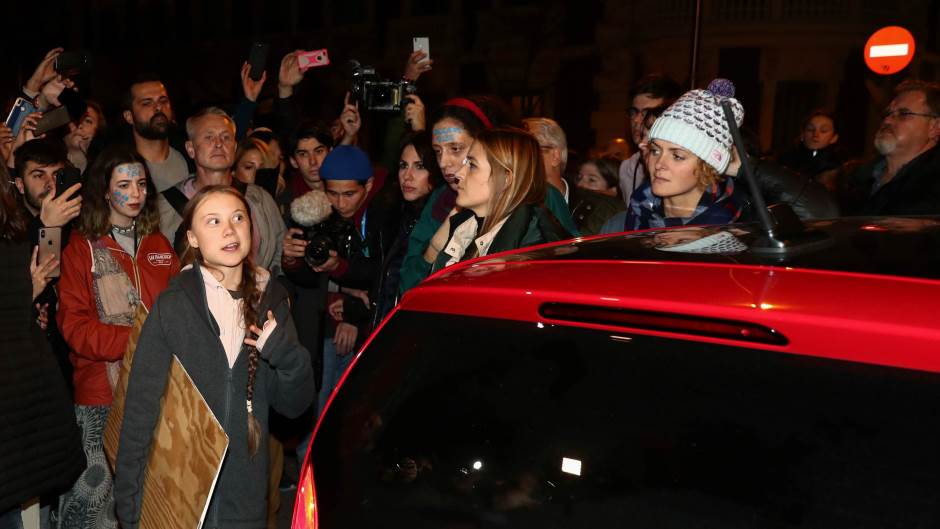 2019-12-06T183324Z_1851819569_RC2UPD9MXLZW_RTRMADP_3_CLIMATE-CHANGE-ACCORD-STRIKE