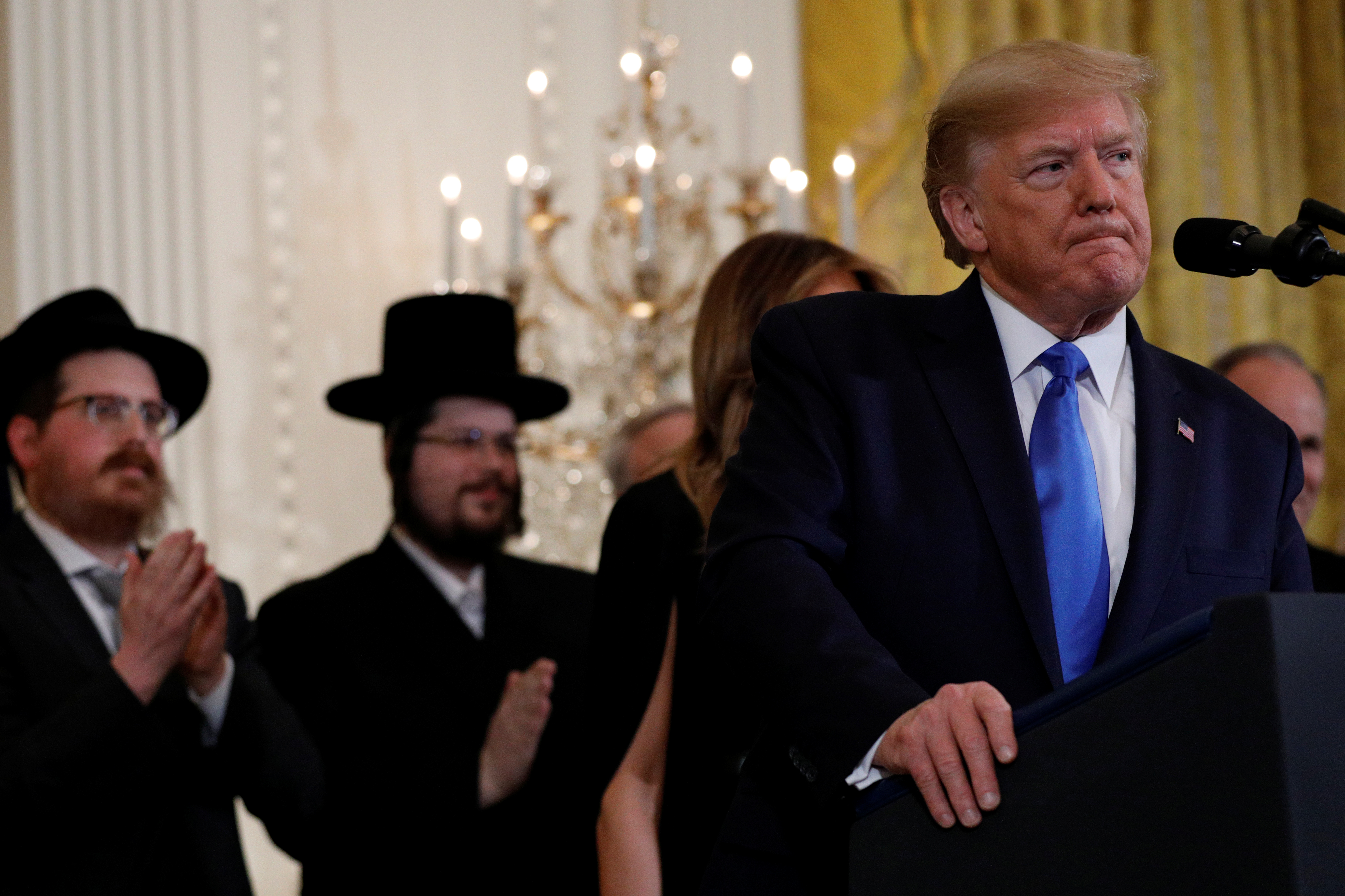 2019-12-12T023224Z_623369480_RC2ETD9BHPI4_RTRMADP_3_USA-TRUMP