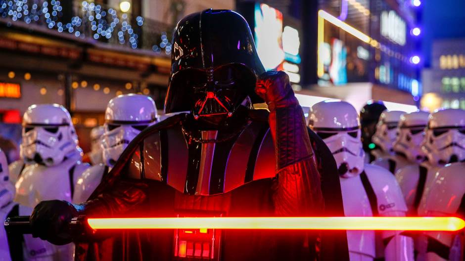 2019-12-18T170831Z_865606047_RC2TXD9E1NUL_RTRMADP_3_FILM-STAR-WARS