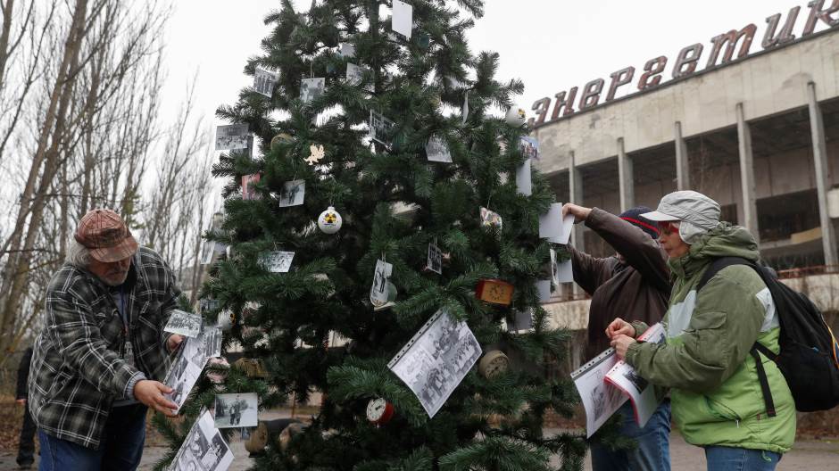 2019-12-25T182052Z_370643420_RC2I2E9T6ZNU_RTRMADP_3_CHRISTMAS-SEASON-UKRAINE-CHERNOBYL