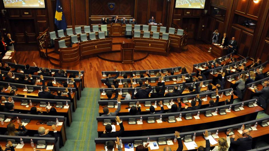 2019-12-26T160948Z_28916182_RC243E9D2H7H_RTRMADP_3_KOSOVO-PARLIAMENT