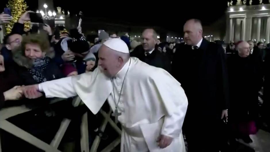 2019-12-31T205129Z_1943177674_RC2K6E91DQT8_RTRMADP_3_POPE-HAND