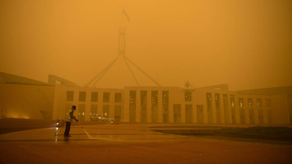 2020-01-05T000000Z_377877984_RC2F9E9DYJ29_RTRMADP_3_AUSTRALIA-BUSHFIRES