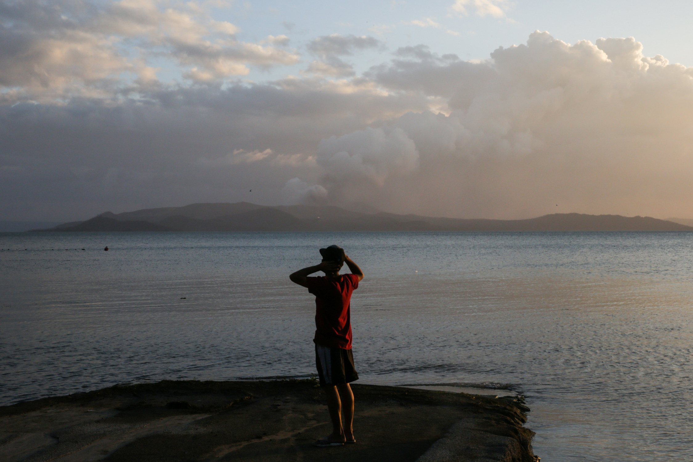 2020-01-14T104326Z_1913215341_RC2MFE9D2EFE_RTRMADP_3_PHILIPPINES-VOLCANO-TAAL