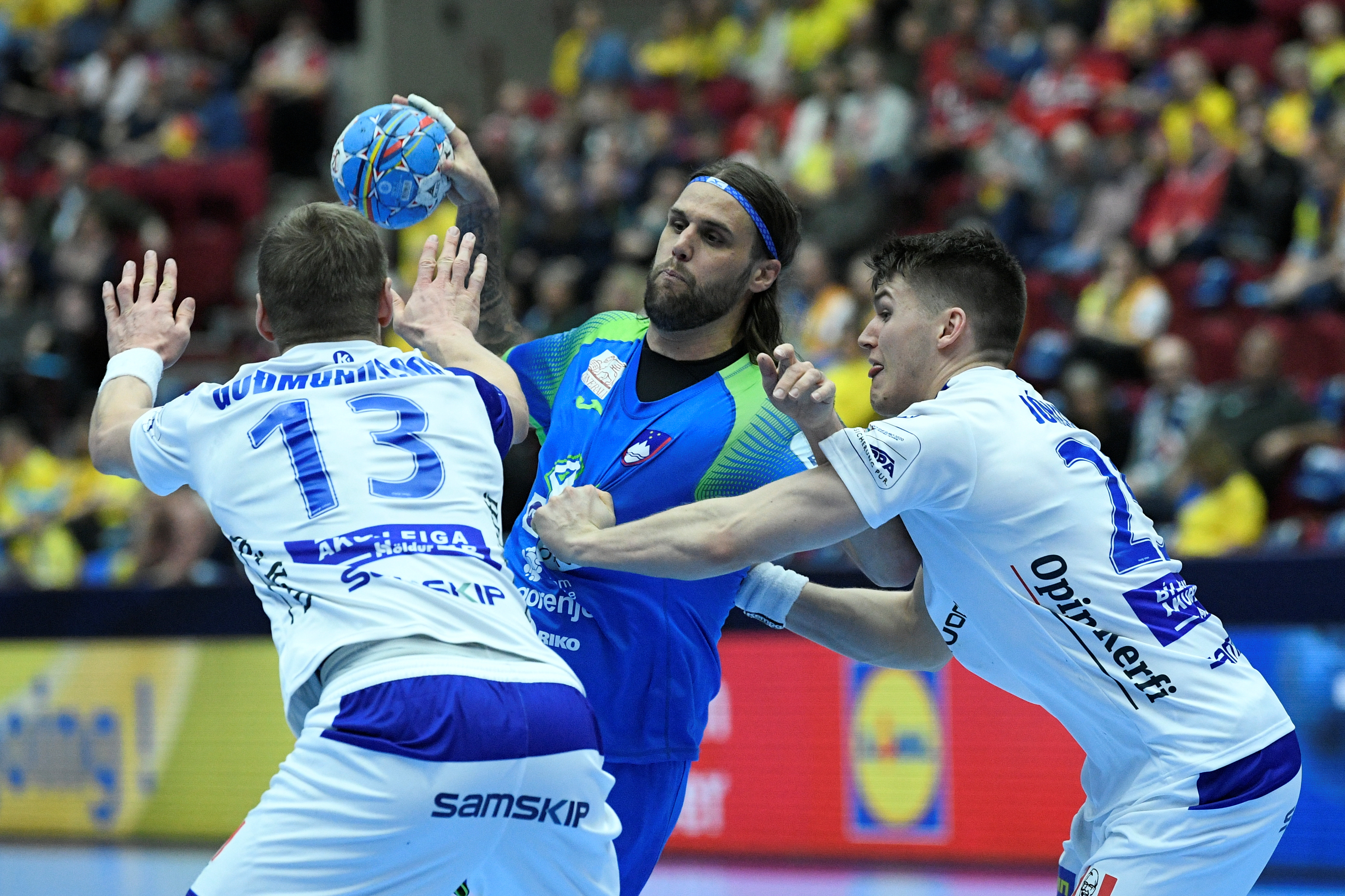 2020-01-17T162803Z_166576577_RC2SHE9XI11R_RTRMADP_3_HANDBALL-EURO