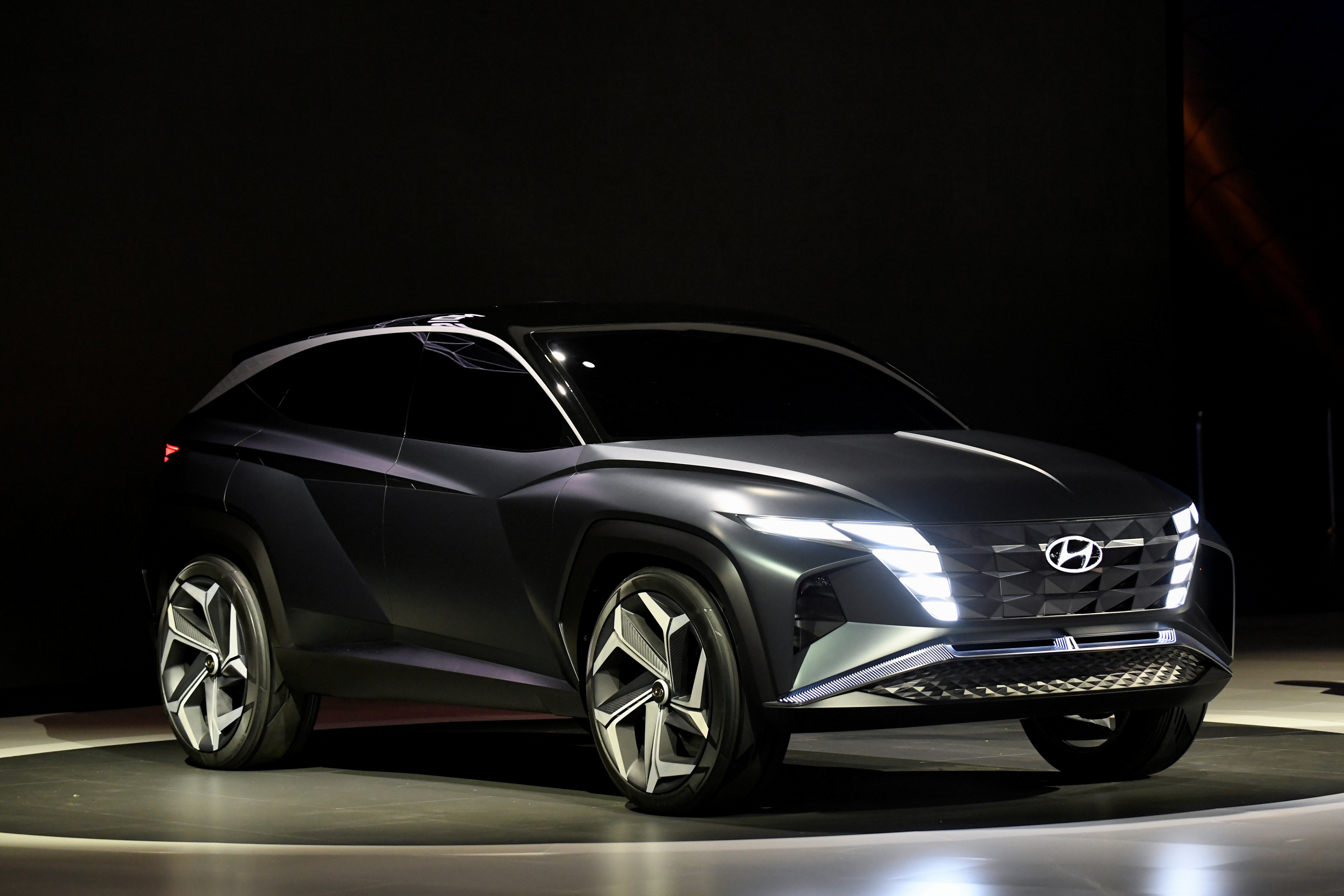 2020-01-20T015145Z_683380362_RC2DJE90DDG8_RTRMADP_3_HYUNDAI-MOTOR-RESULTS