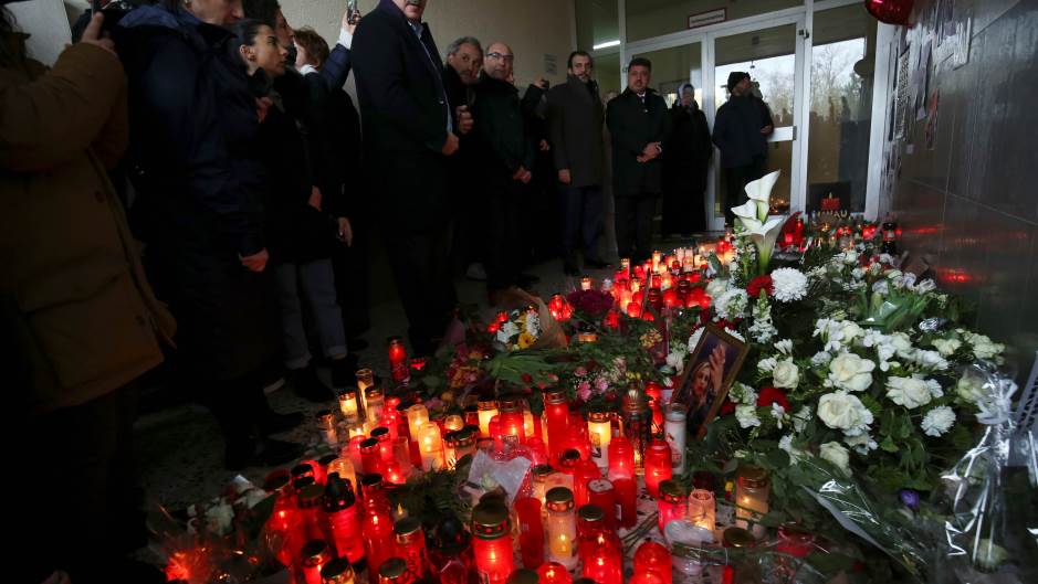 2020-02-23T130137Z_1081564447_RC2D6F92DQRQ_RTRMADP_3_GERMANY-SHOOTING