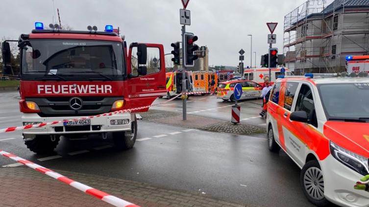 2020-02-24T152704Z_1698700899_RC237F9SK2DD_RTRMADP_3_GERMANY-CARNIVAL-CRASH
