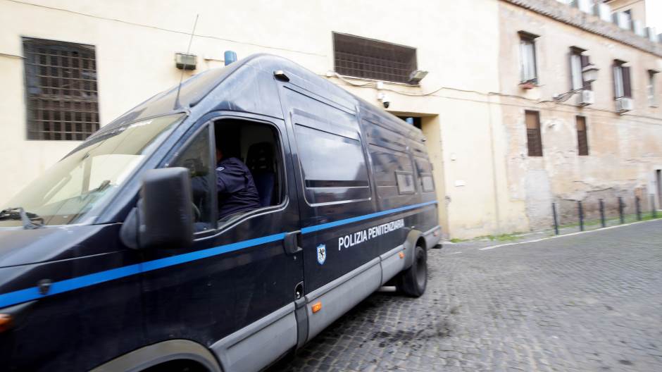 2020-02-26T074409Z_407293343_RC278F9YPCGL_RTRMADP_3_ITALY-USA-KILLING