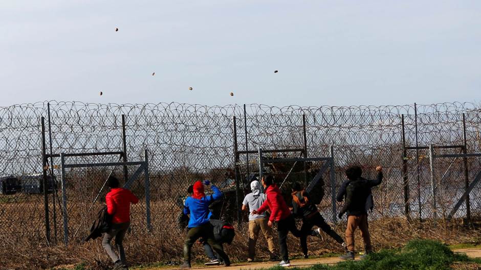 2020-03-02T120542Z_1719653761_RC2OBF9GSQSZ_RTRMADP_3_SYRIA-SECURITY-TURKEY-MIGRANTS