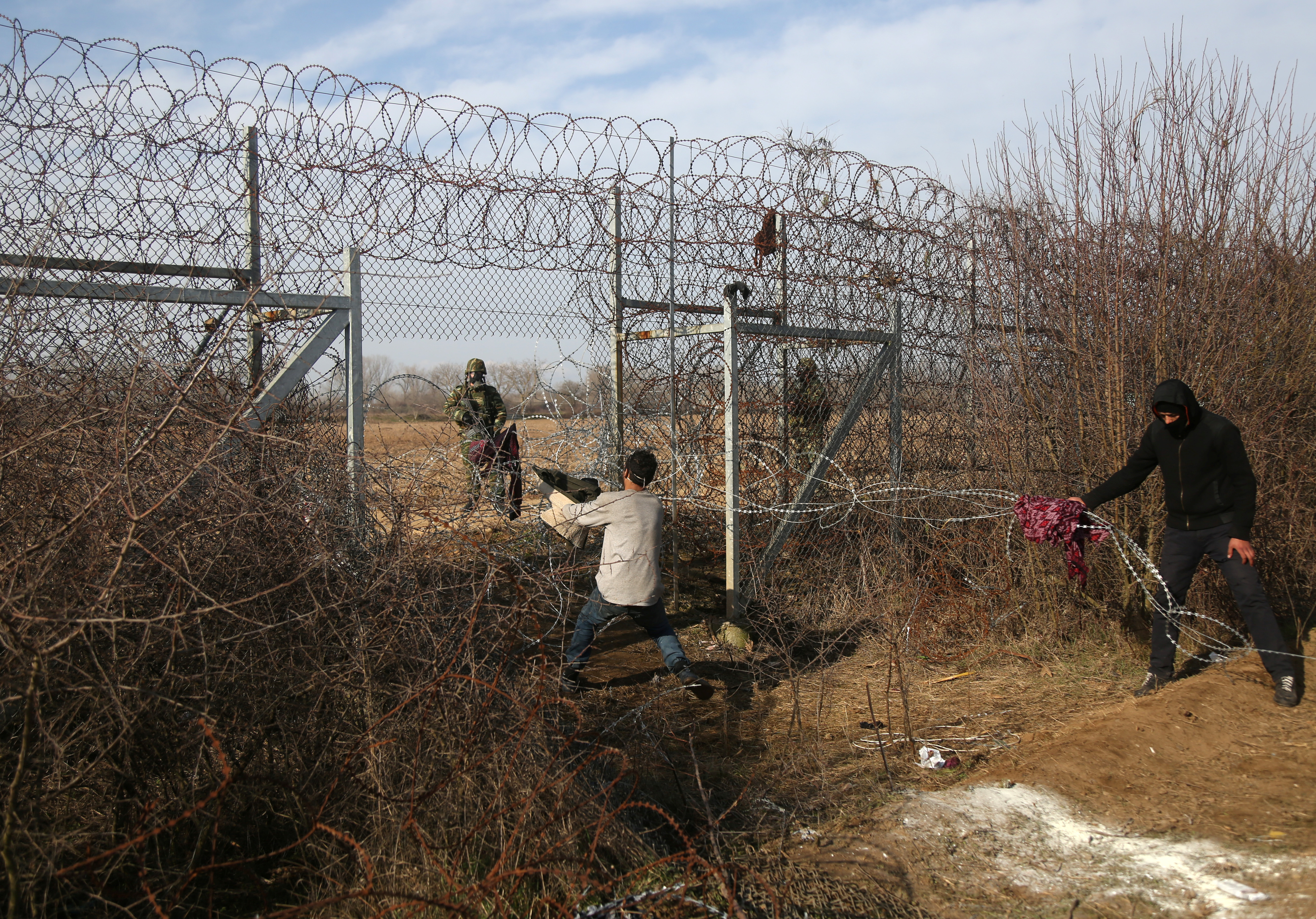 2020-03-02T120708Z_718572069_RC2OBF9BE5YC_RTRMADP_3_SYRIA-SECURITY-TURKEY-MIGRANTS