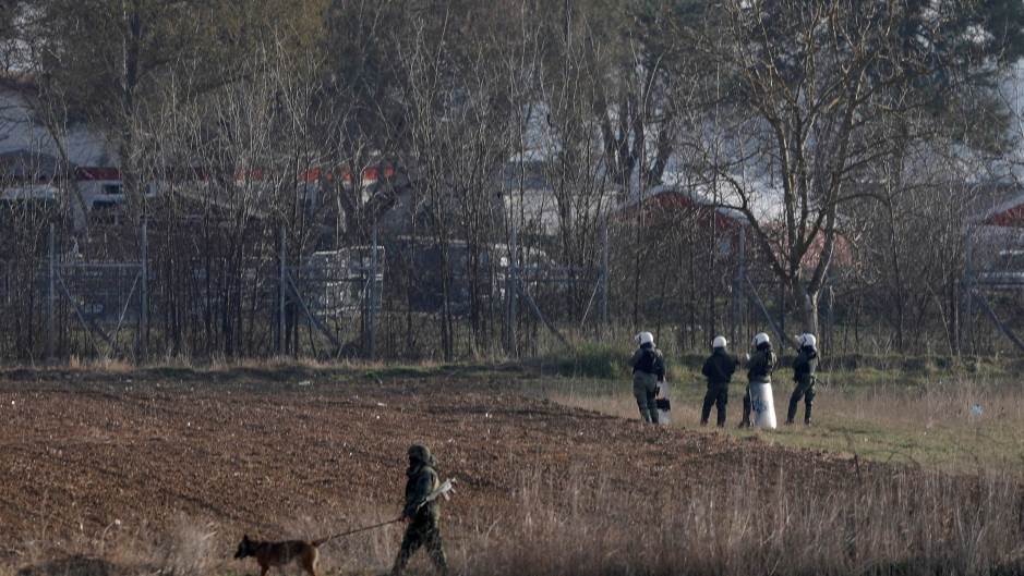 2020-03-06T063731Z_381488652_RC26EF99NV61_RTRMADP_3_SYRIA-SECURITY-GREECE-MIGRANTS