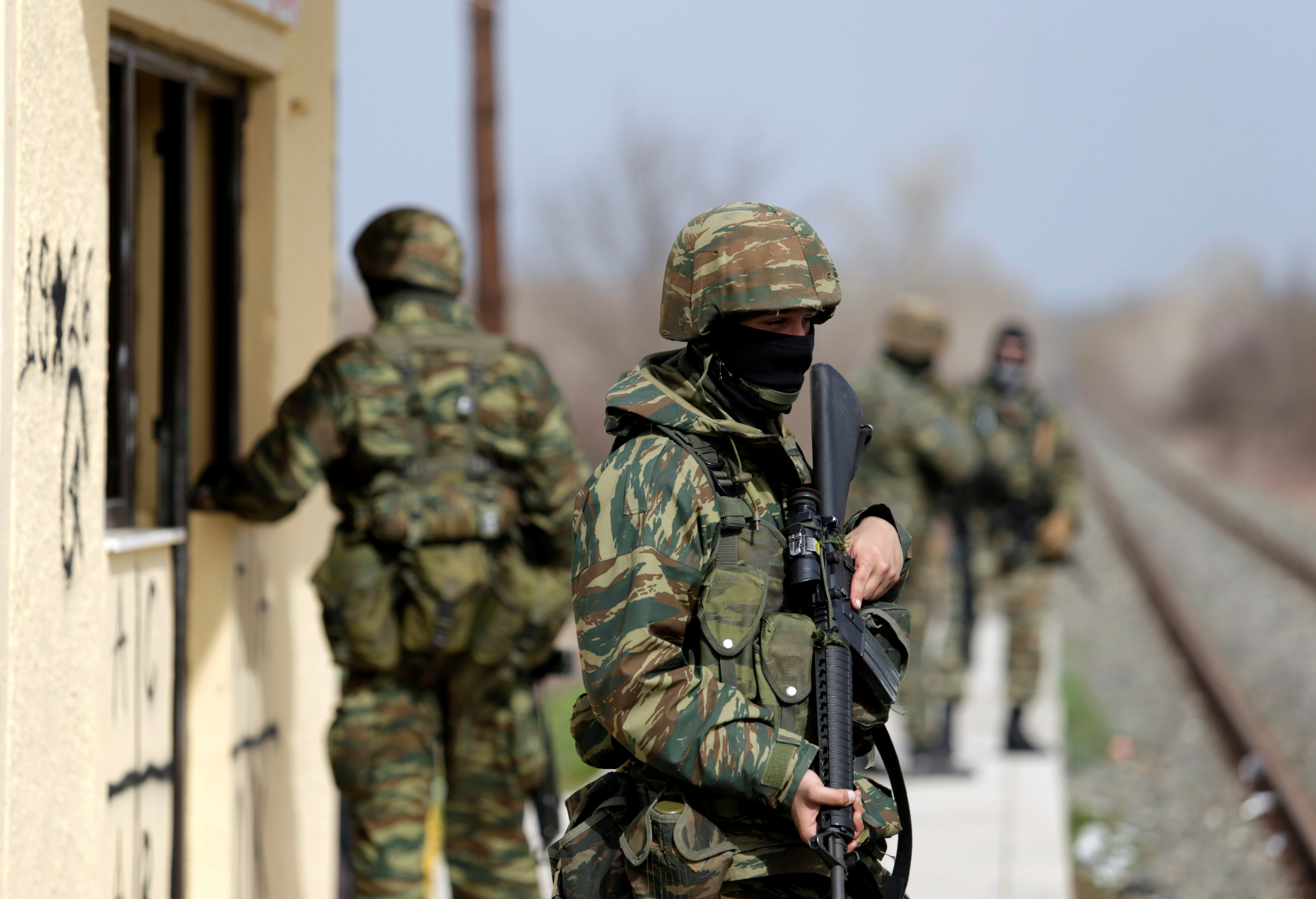 2020-03-08T090811Z_1883602628_RC2LFF9Z0TPV_RTRMADP_3_SYRIA-SECURITY-GREECE-MIGRANTS