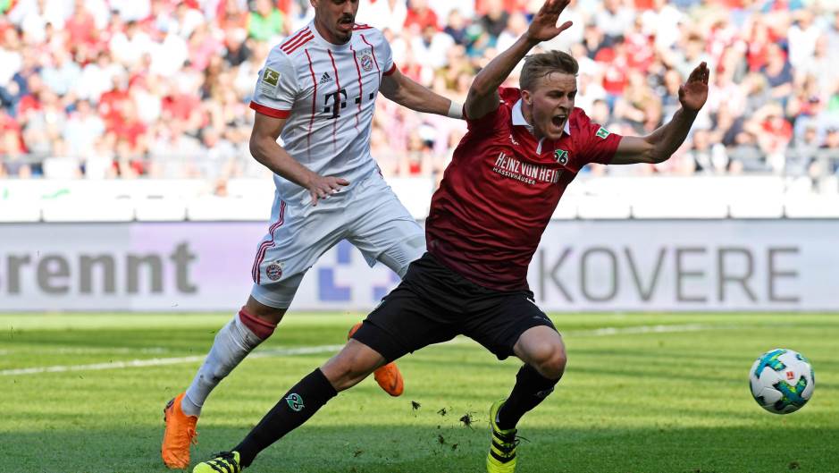 2020-03-11T132952Z_1340051656_RC2PHF9MCG2L_RTRMADP_3_HEALTH-CORONAVIRUS-SOCCER