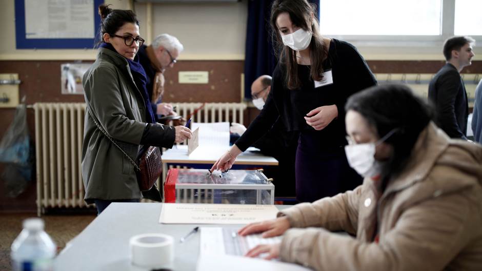 2020-03-15T114740Z_33448470_RC2BKF9E4ZUS_RTRMADP_3_HEALTH-CORONAVIRUS-FRANCE-ELECTION