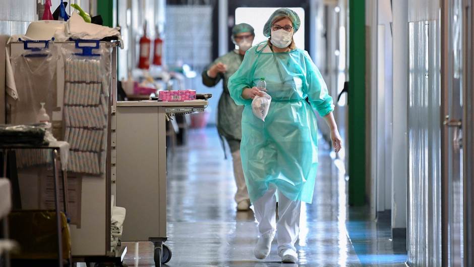 2020-03-19T134538Z_1032277989_RC21NF9VHLMC_RTRMADP_3_HEALTH-CORONAVIRUS-ITALY-HOSPITAL