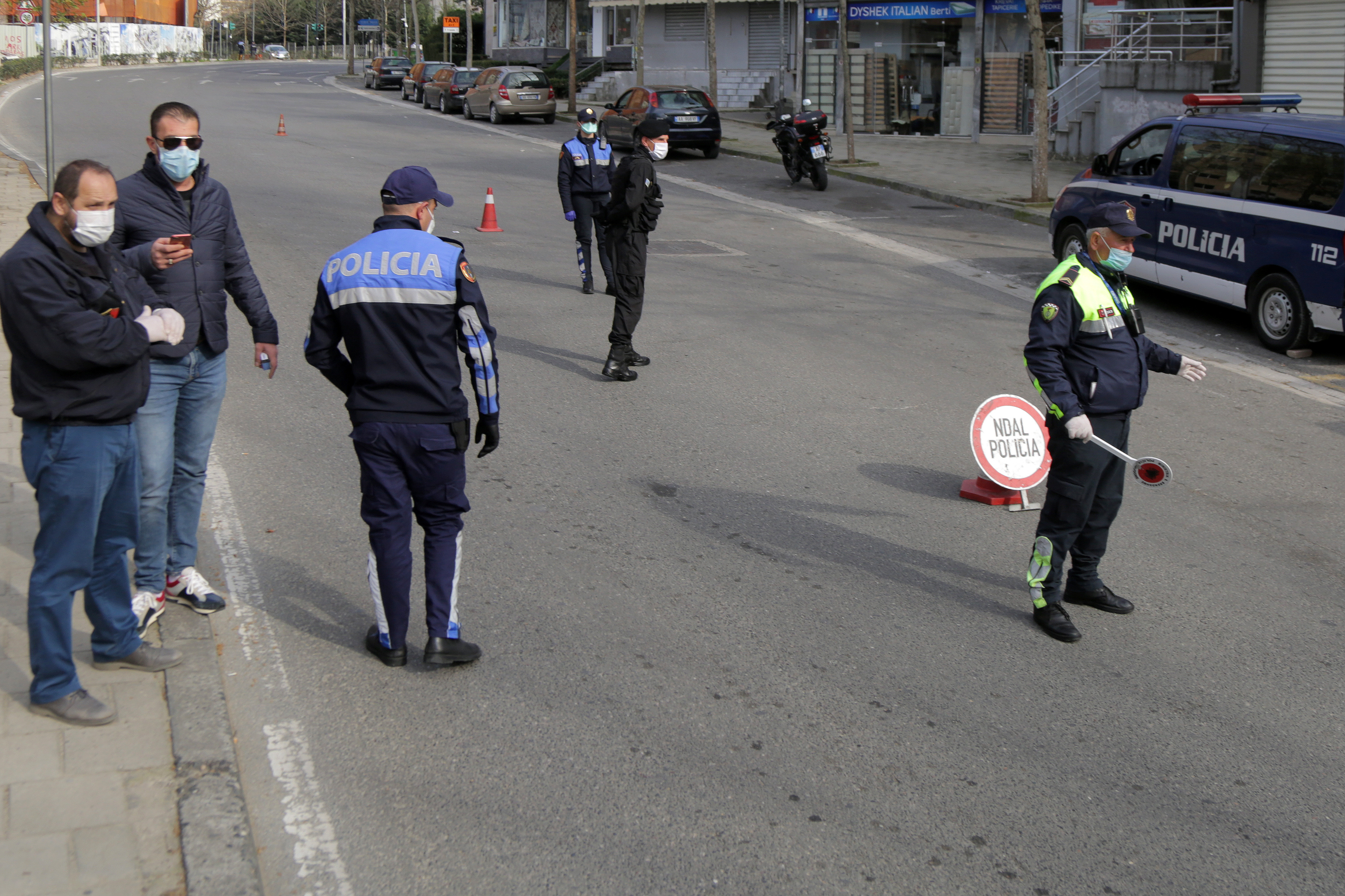 2020-03-21T153533Z_905033627_RC2FOF94NB1W_RTRMADP_3_HEALTH-CORONAVIRUS-ALBANIA