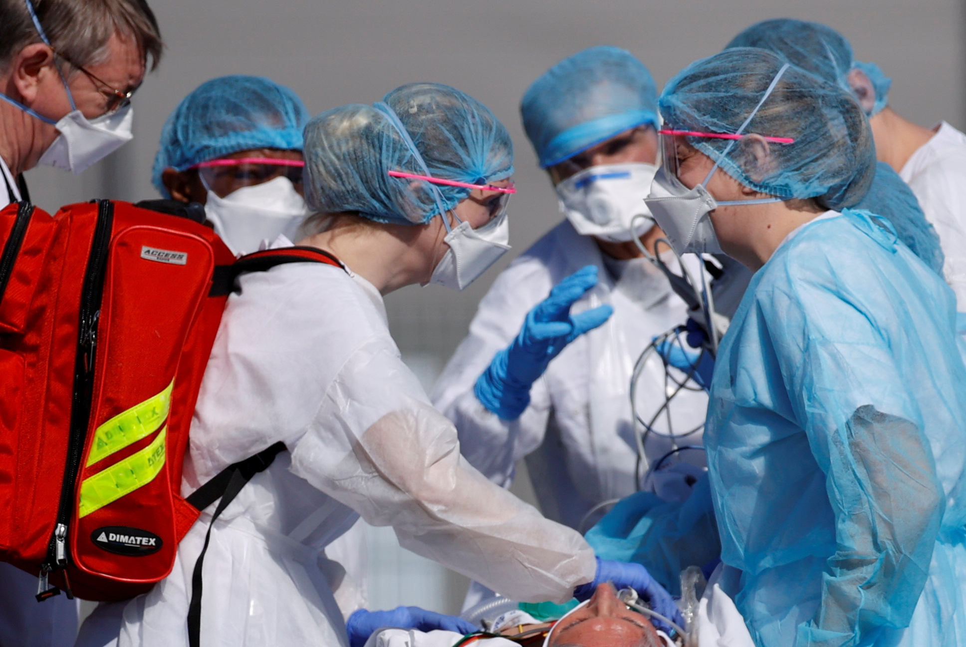 2020-03-23T205212Z_135665394_RC2RPF9F9S0I_RTRMADP_3_HEALTH-CORONAVIRUS-FRANCE