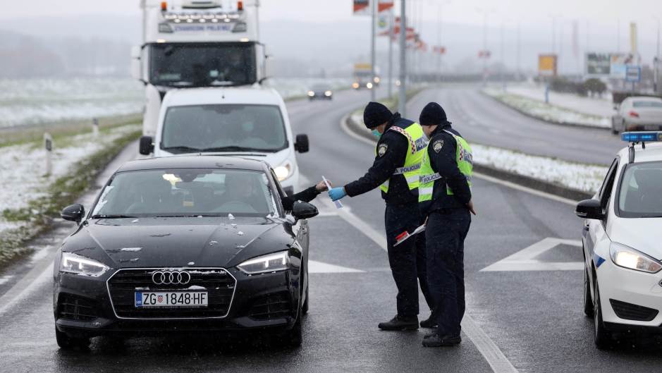 2020-03-24T000000Z_1819629548_RC2AQF94EAW9_RTRMADP_3_HEALTH-CORONAVIRUS-CROATIA