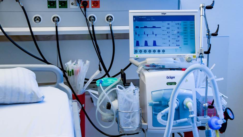 2020-03-25T160751Z_1665617762_RC24RF9ZOQ3E_RTRMADP_3_HEALTH-CORONAVIRUS-GERMANY