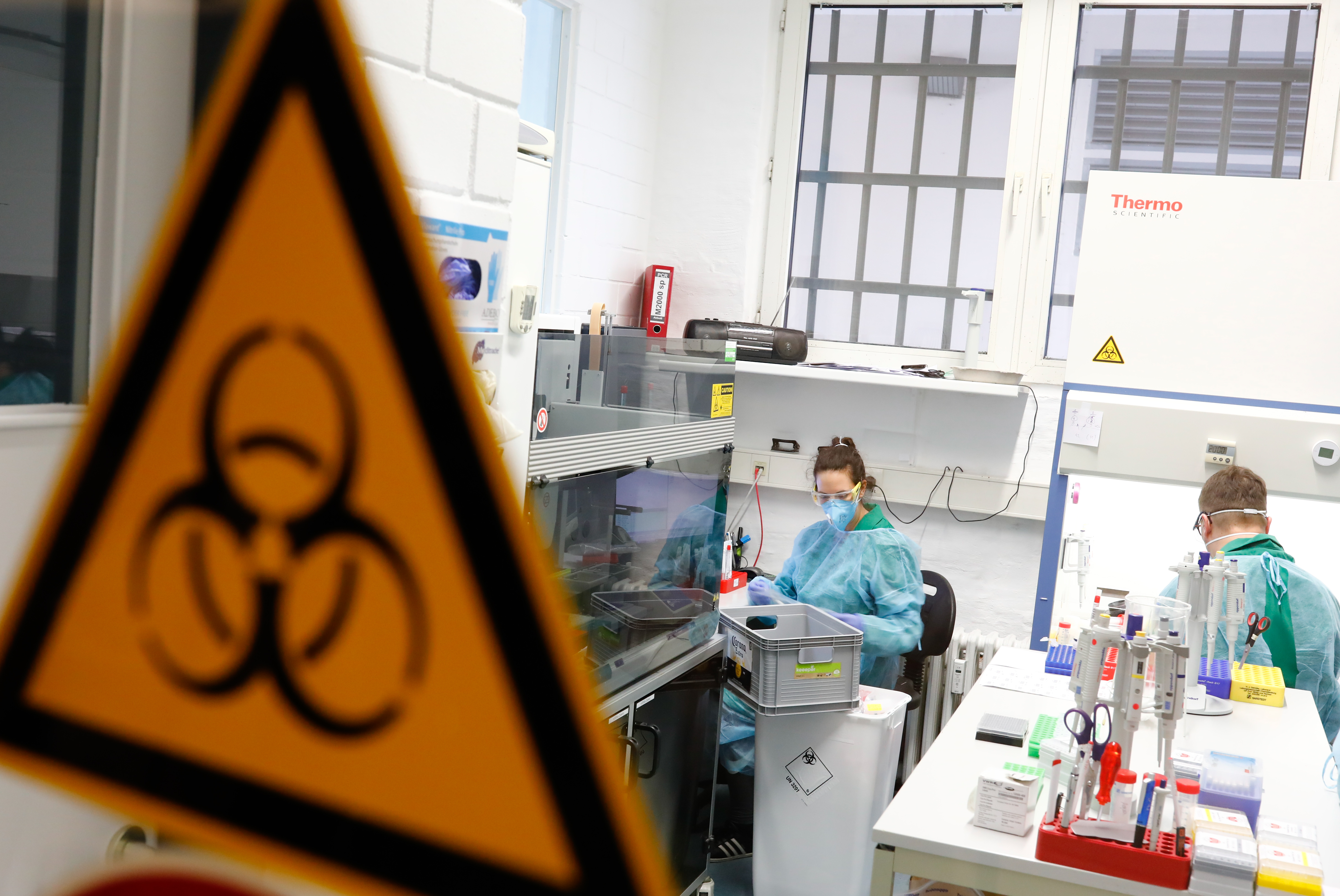 2020-03-26T132846Z_436556513_UP1EG3Q11FYCY_RTRMADP_3_HEALTH-CORONAVIRUS-GERMANY