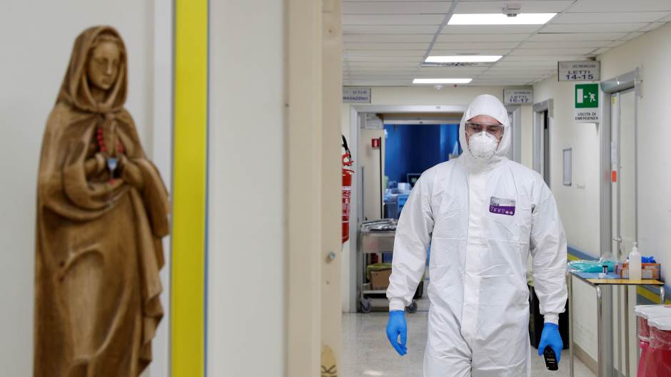 2020-03-30T143626Z_640323000_RC2EUF95D3C6_RTRMADP_3_HEALTH-CORONAVIRUS-ITALY