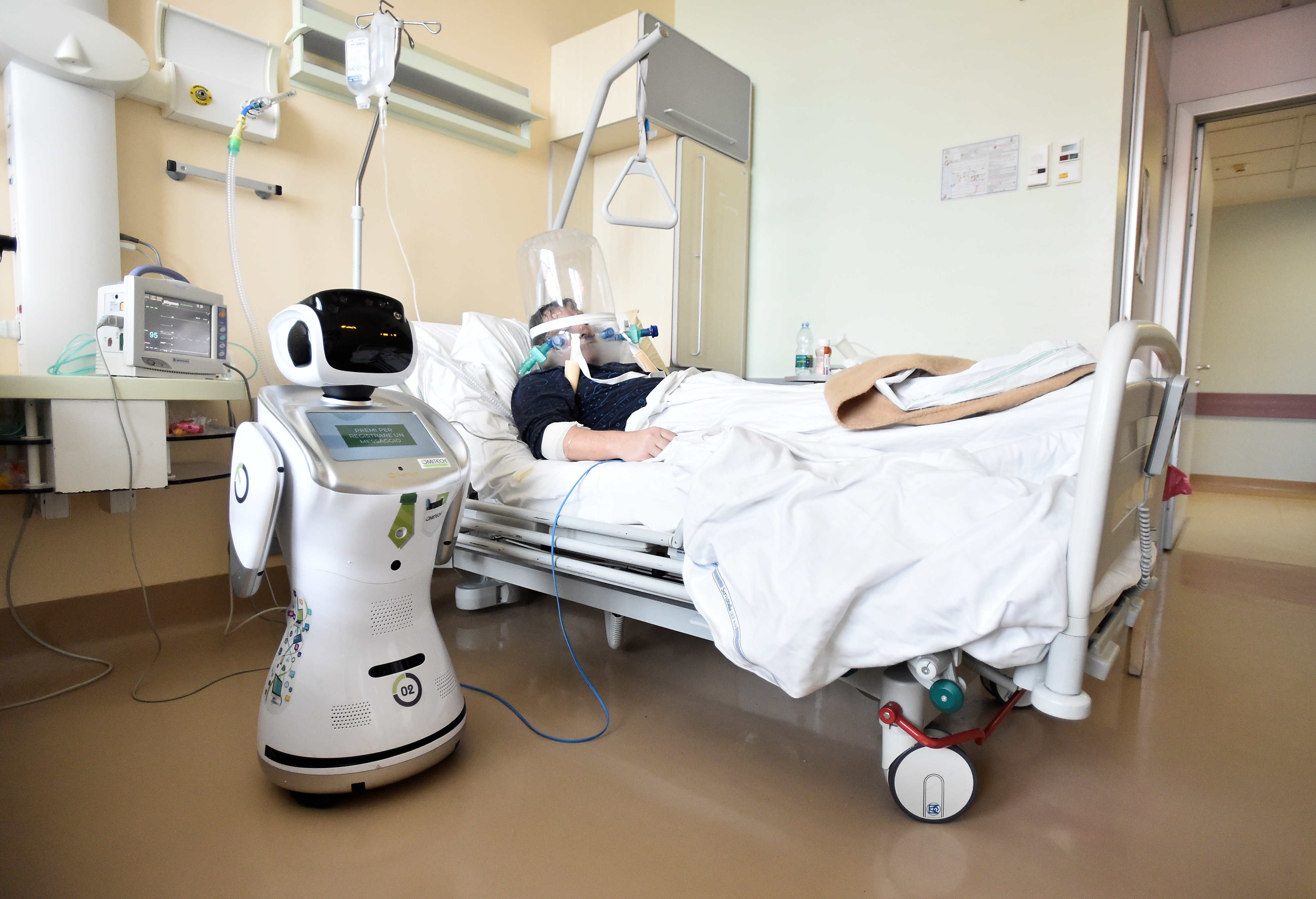2020-04-01t124911z-1010470943-rc2ovf92bngt-rtrmadp-3-health-coronavirus-italy-robots-288551.jpeg