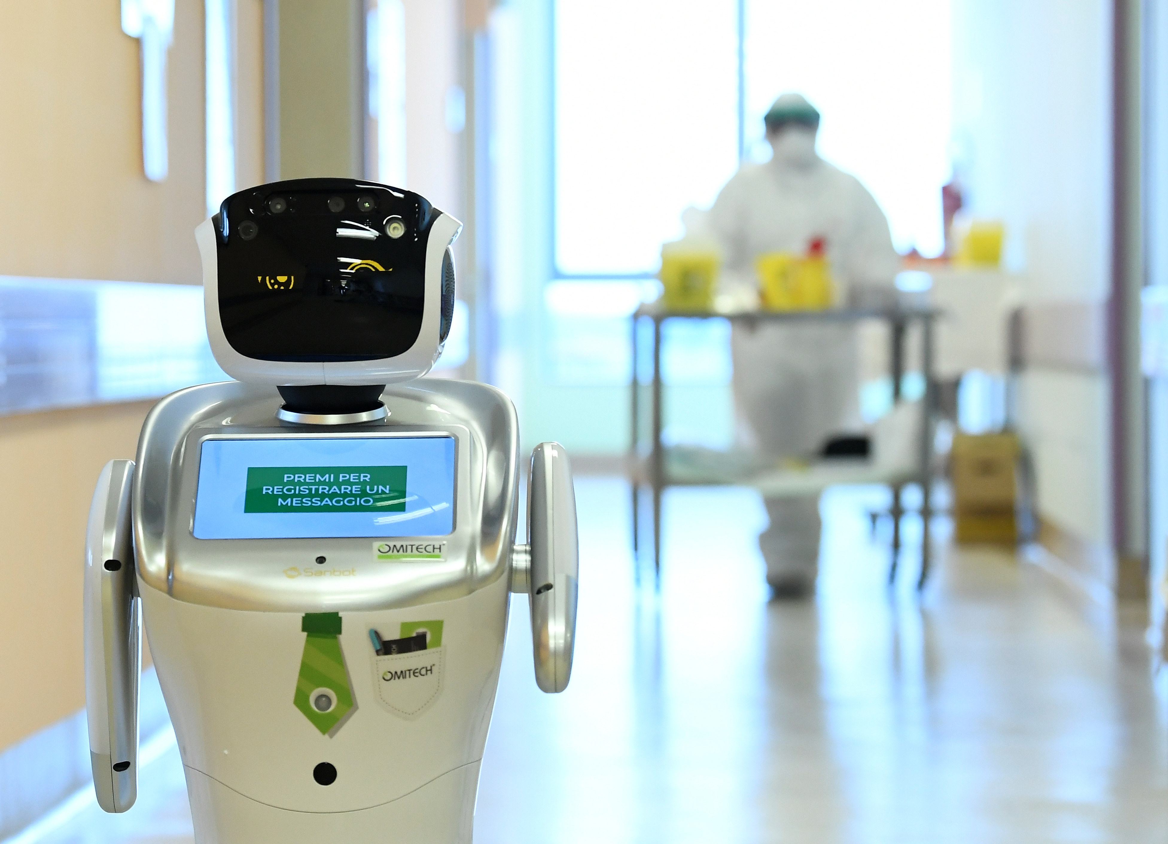 2020-04-01t130123z-660187130-rc2pvf9m5dlx-rtrmadp-3-health-coronavirus-italy-robots-288552.jpeg