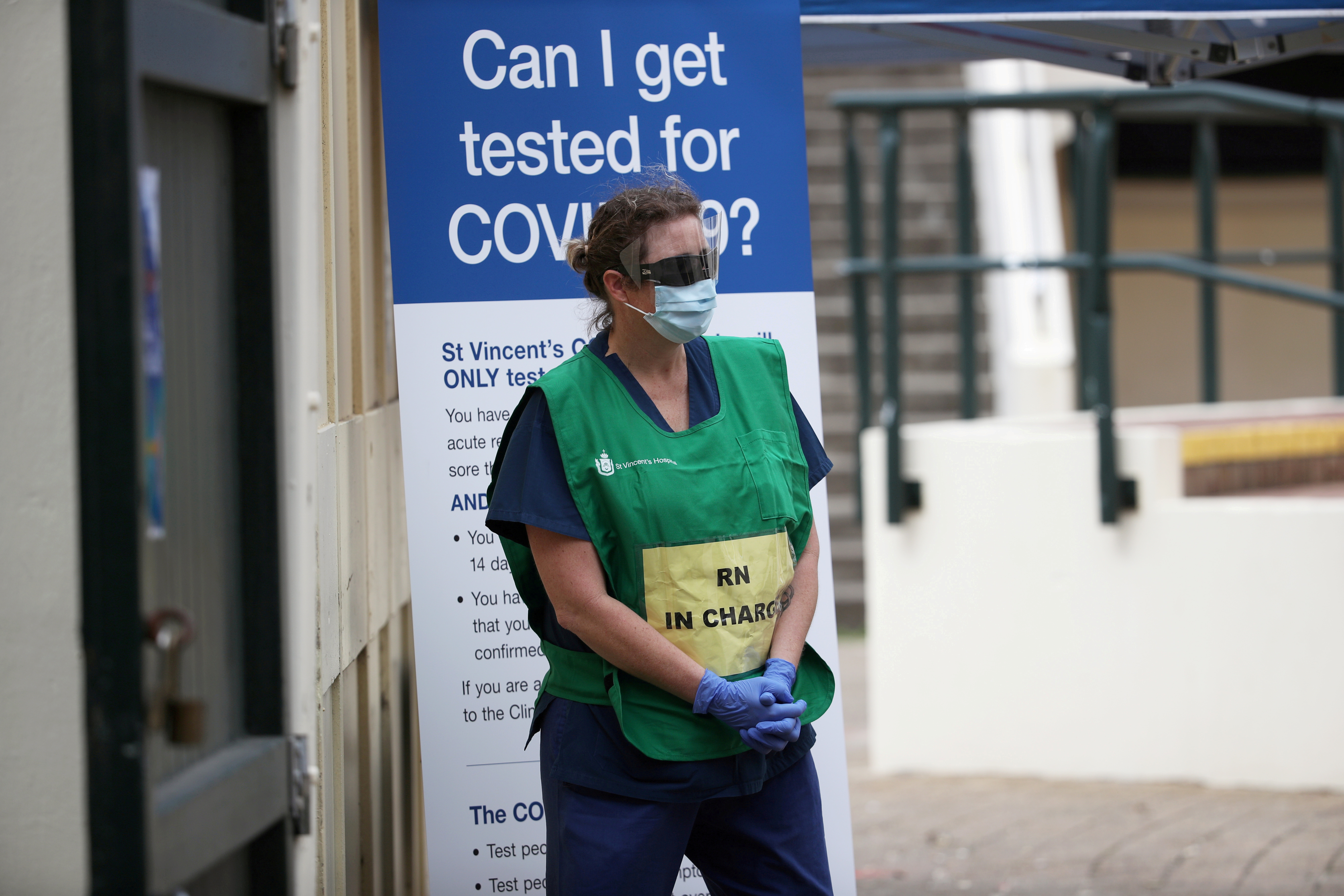2020-04-06T034306Z_1753467714_RC2RYF9QQLEC_RTRMADP_3_HEALTH-CORONAVIRUS-AUSTRALIA-MASKS