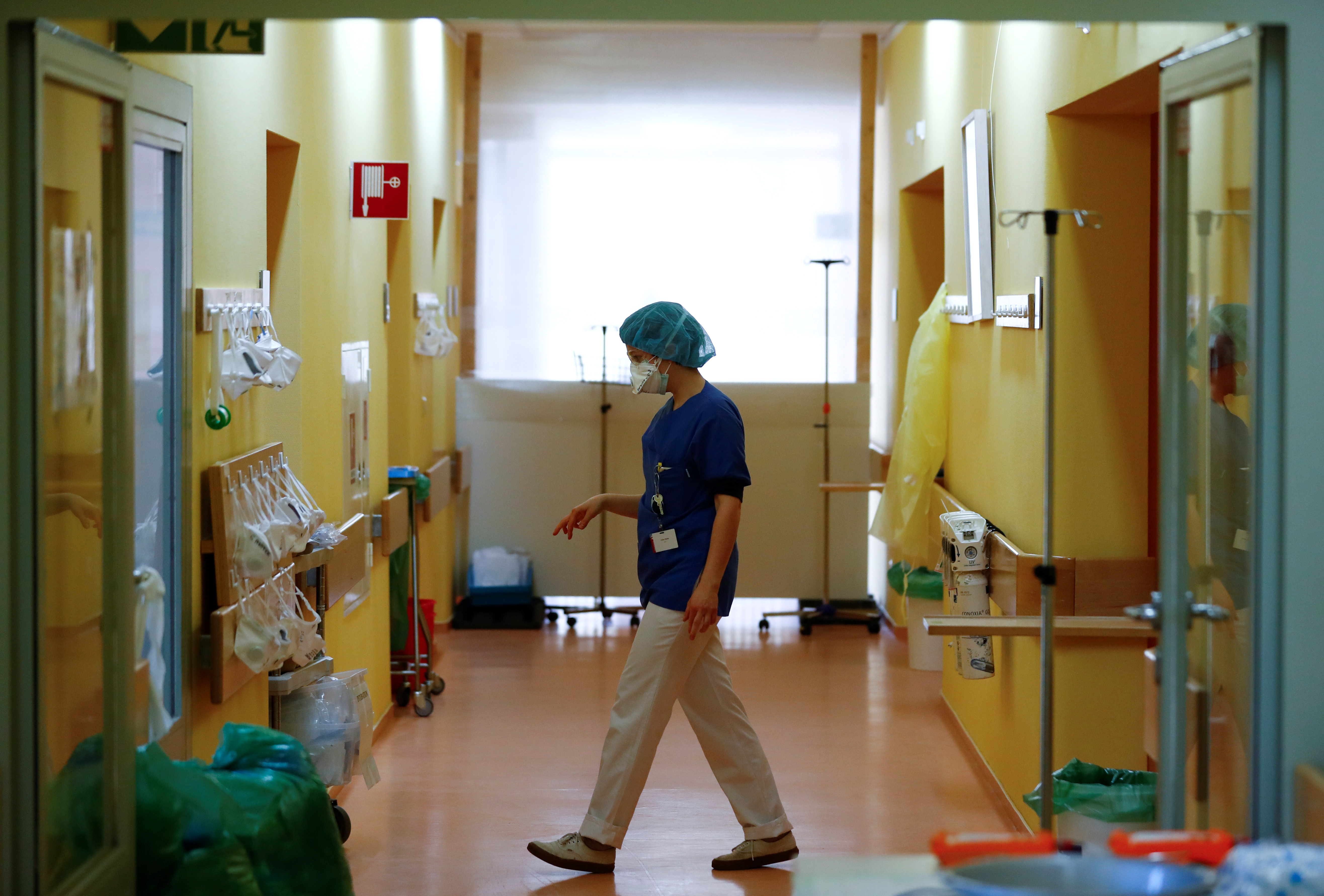 2020-04-06T150942Z_438563154_RC23ZF90H9GE_RTRMADP_3_HEALTH-CORONAVIRUS-GERMANY-HOSPITAL